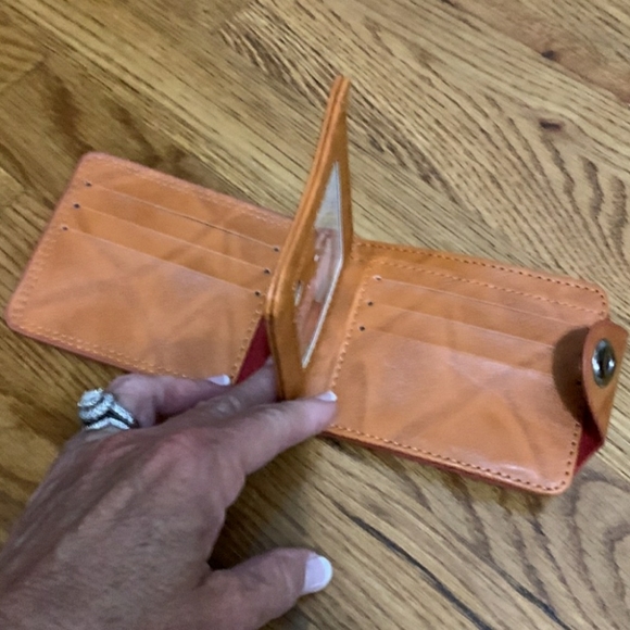 Mens Leather Bifold brown Wallet with sections, NWT - Picture 2 of 7
